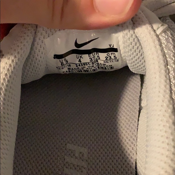 Nike Air Tennis shoes - Picture 3 of 3